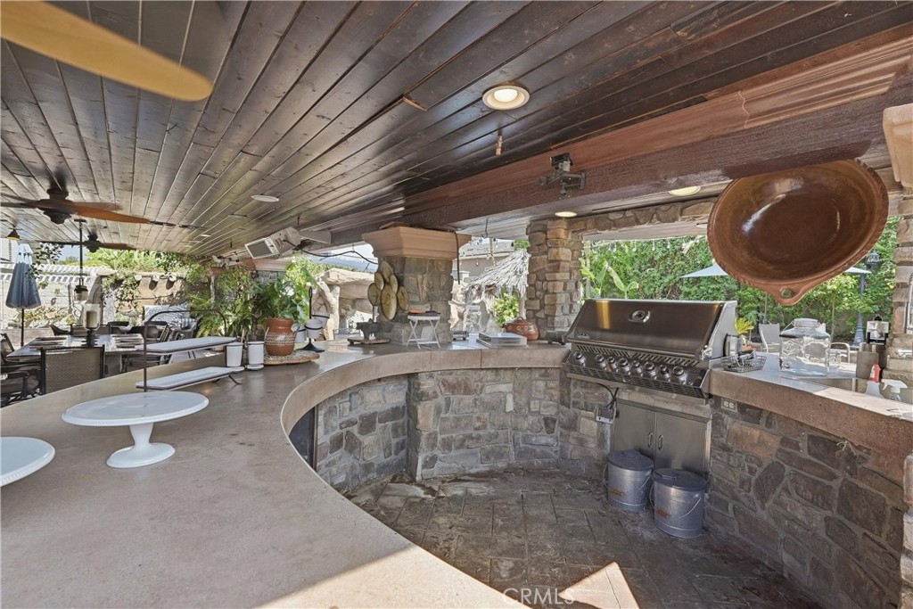 110 S Francisco Property Photo 26