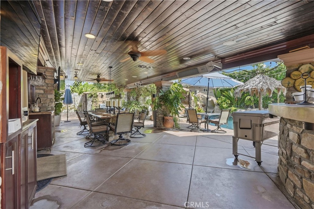 110 S Francisco Property Photo 27