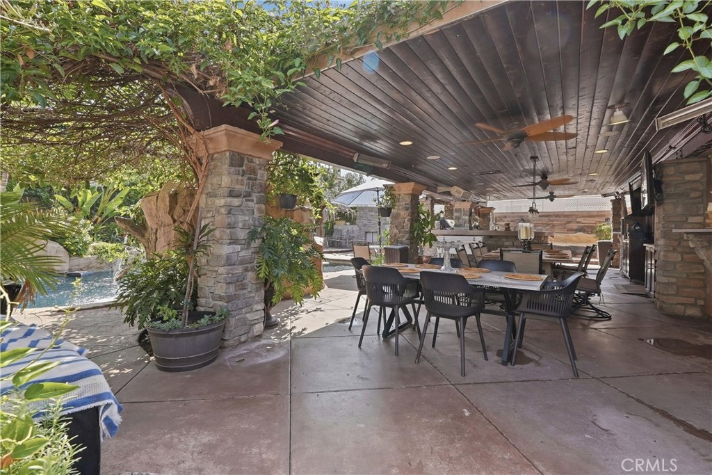 110 S Francisco Property Photo 28
