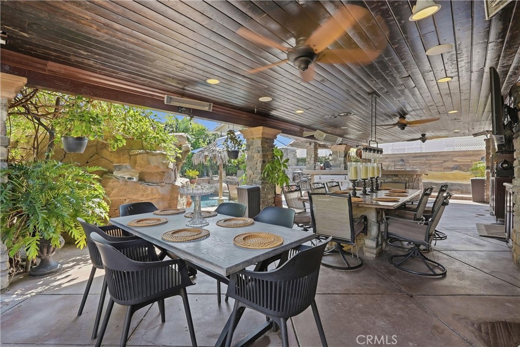 110 S Francisco Property Photo 29