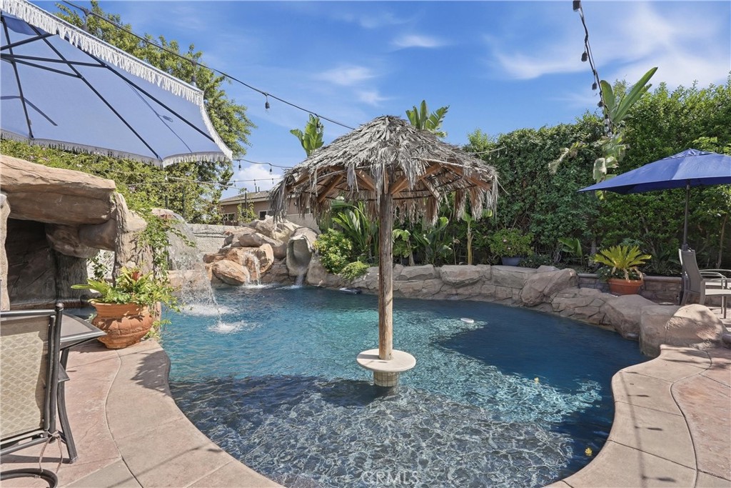 110 S Francisco Property Photo 30