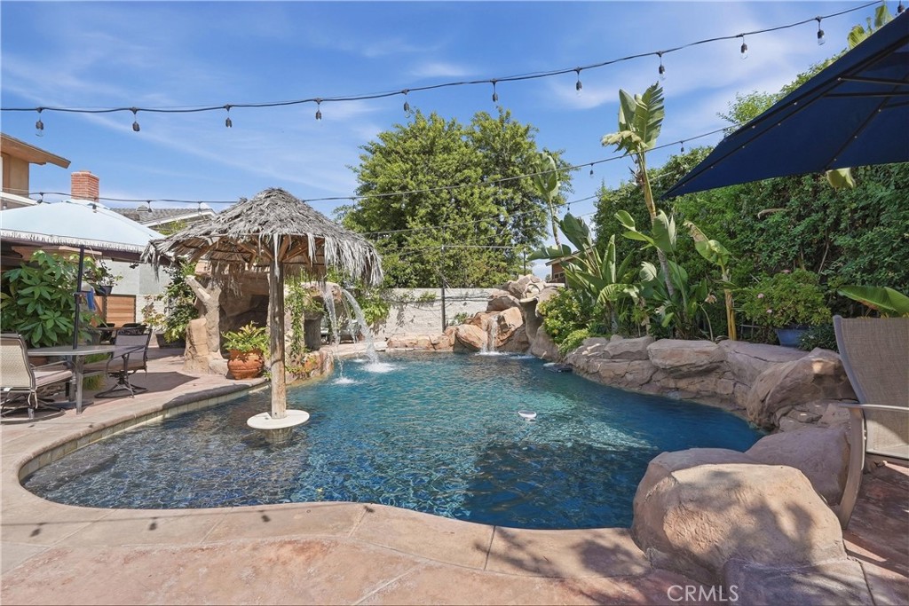 110 S Francisco Property Photo 31