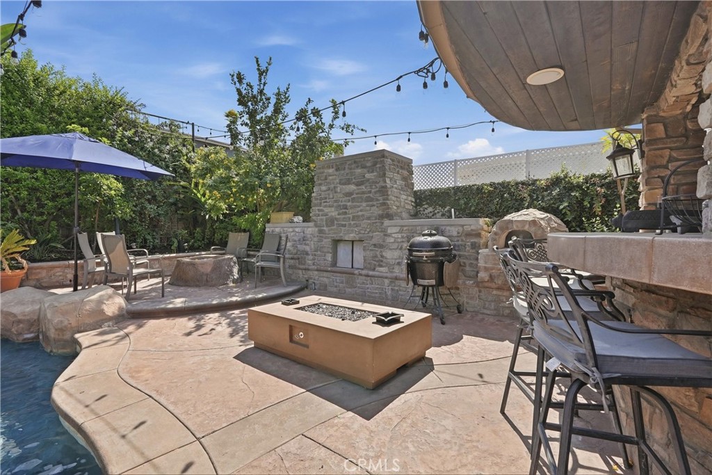110 S Francisco Property Photo 36