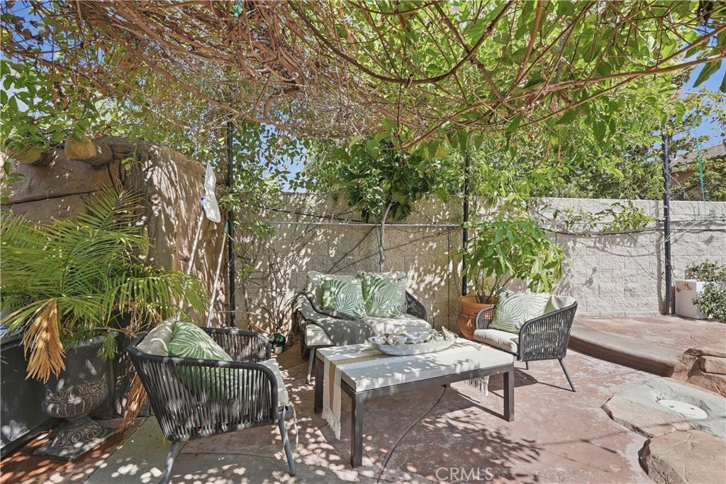 110 S Francisco Property Photo 37