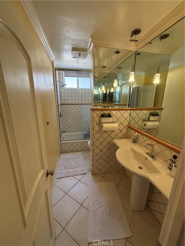 5625 Windsor Property Photo 7