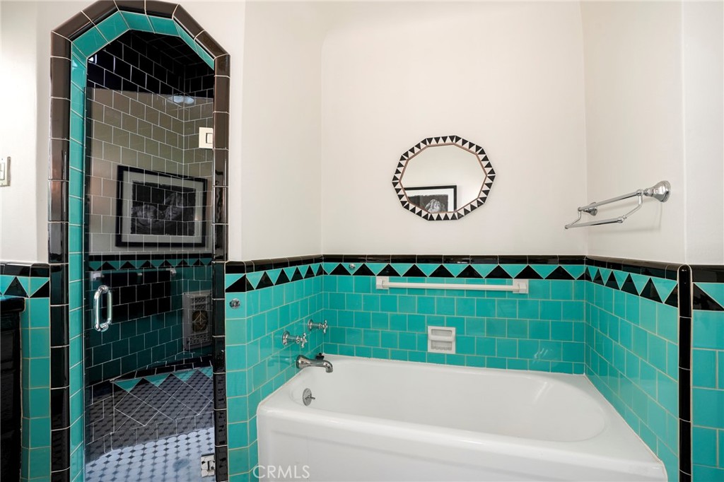 1705 S Genesee Property Photo 22