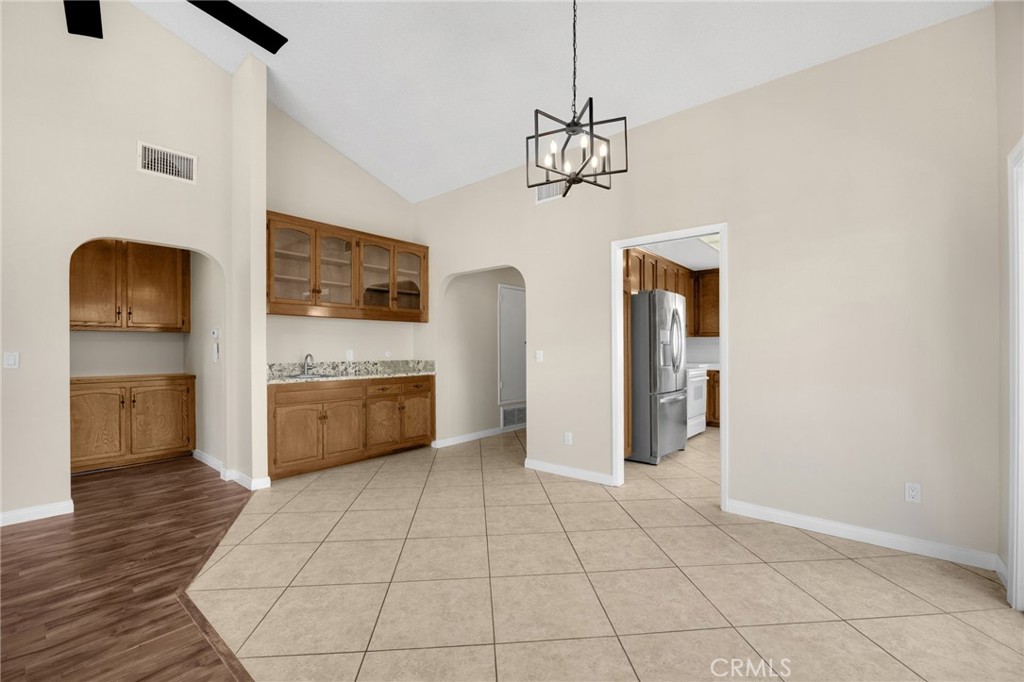 518 Massachusetts Property Photo 15