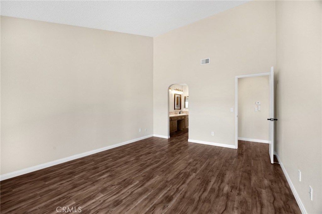 518 Massachusetts Property Photo 17