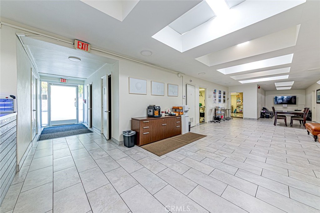 626 W Commonwealth Avenue Property Photo 8