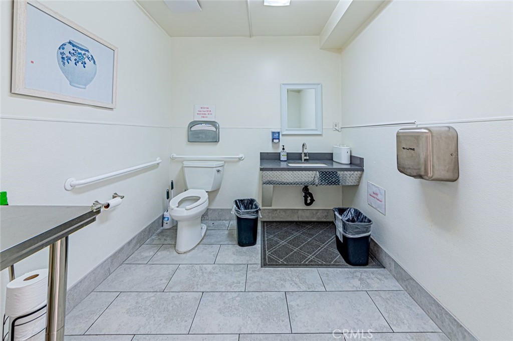 626 W Commonwealth Avenue Property Photo 17