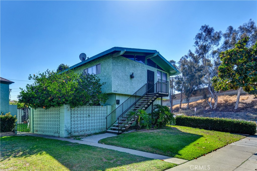 2442 Sherbrook Property Photo 3