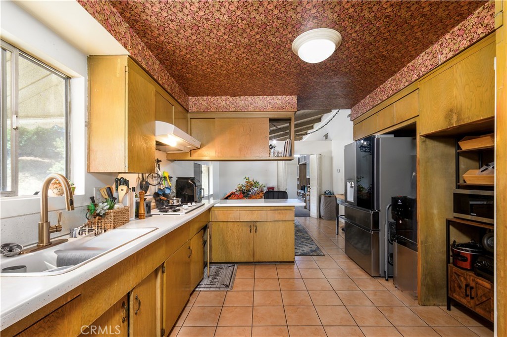2442 Sherbrook Property Photo 6