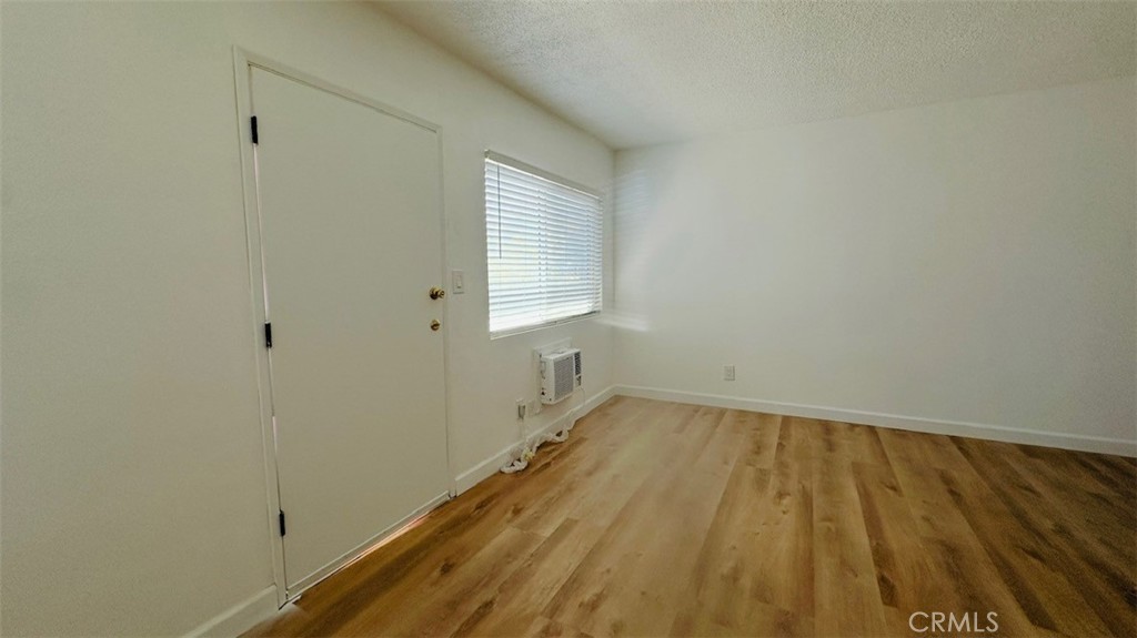 5050 Linden 94 Property Photo 6