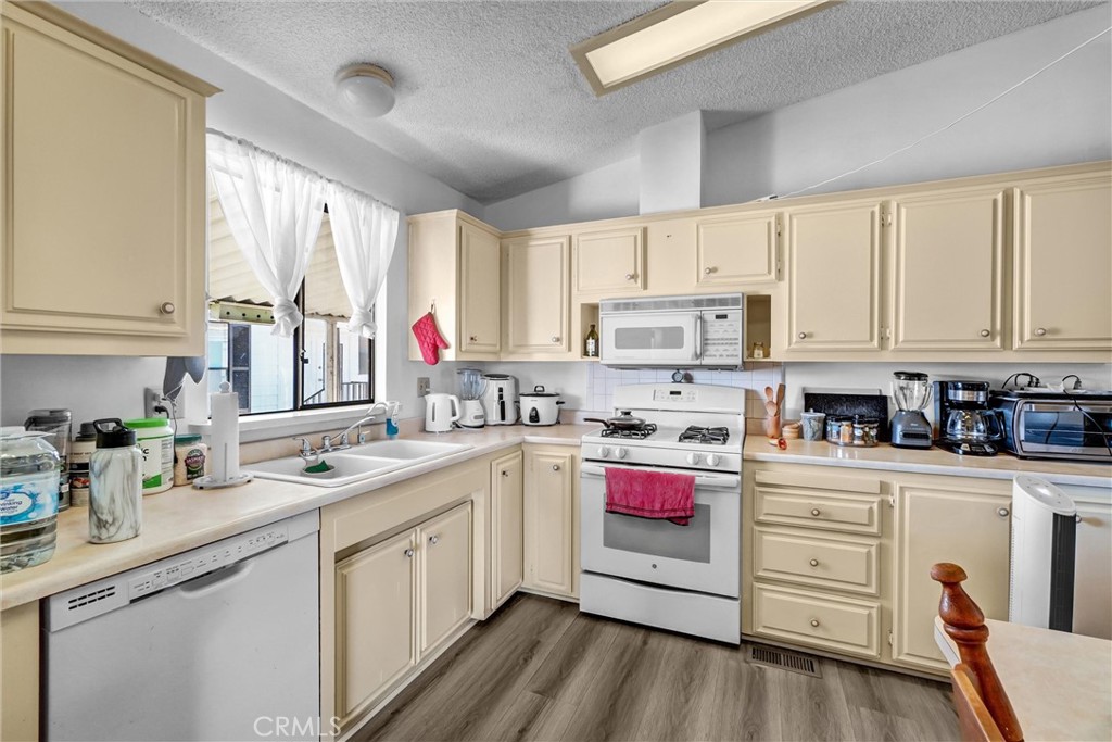 25 Elm Via Property Photo 10