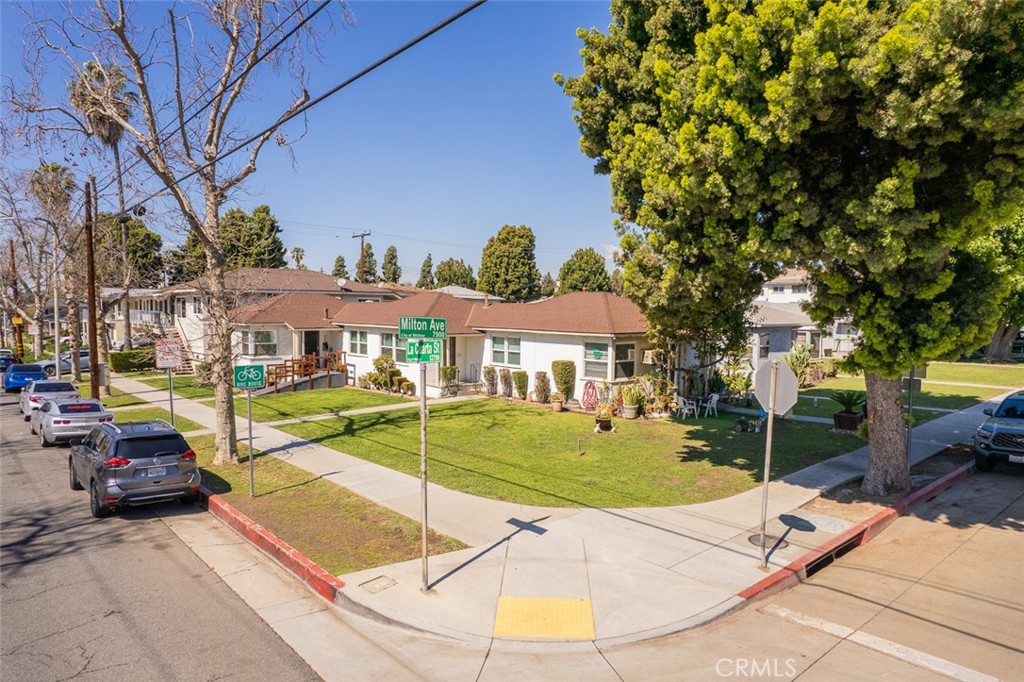 12725 La Cuarta Street Property Photo 3