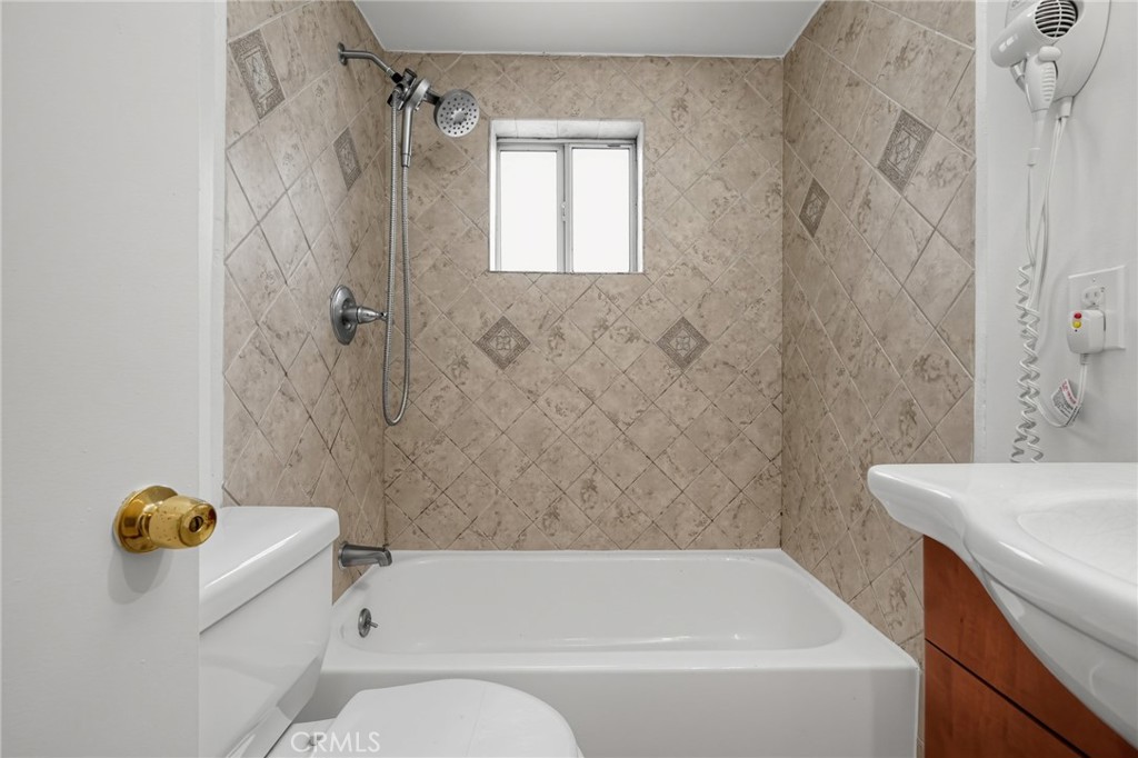 464 1/4 Camulos Street Property Photo 10