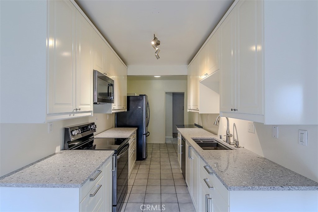 5950 Buckingham 410 Property Photo 1