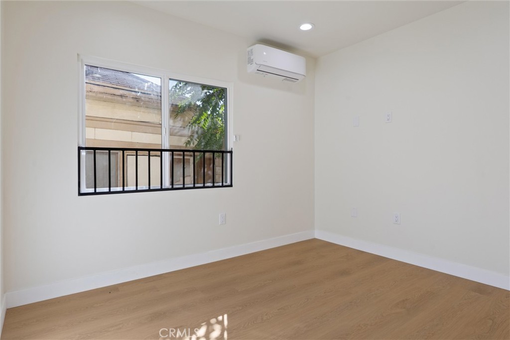 341 Douglas Street Property Photo 11