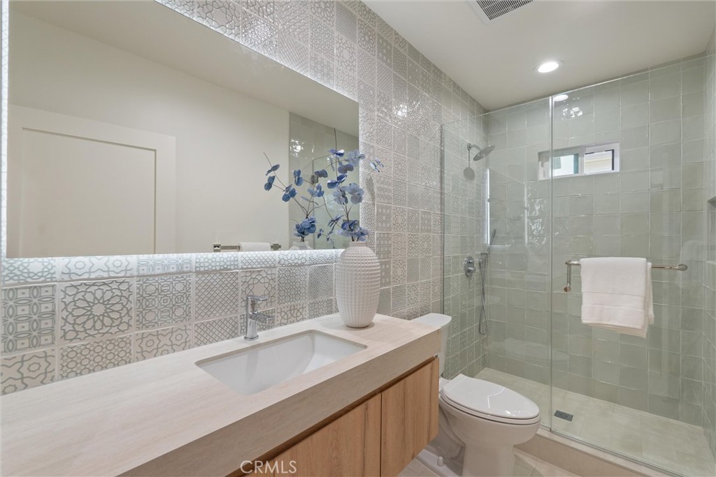 341 Douglas Street Property Photo 20