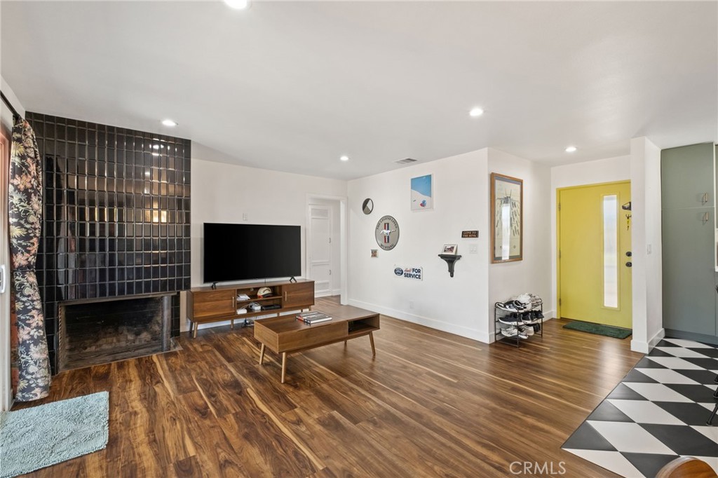368 Vine Property Photo 3