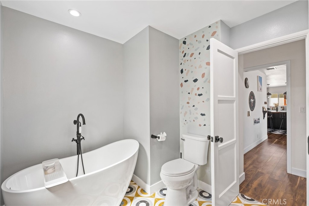 368 Vine Property Photo 4