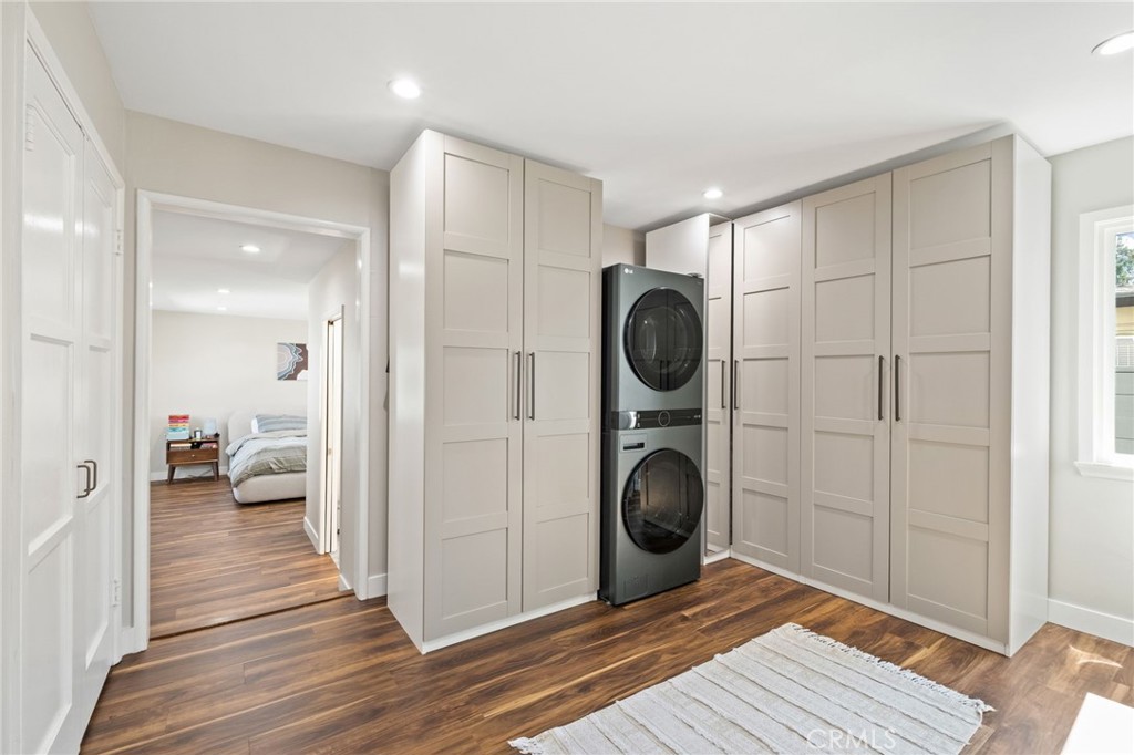368 Vine Property Photo 8