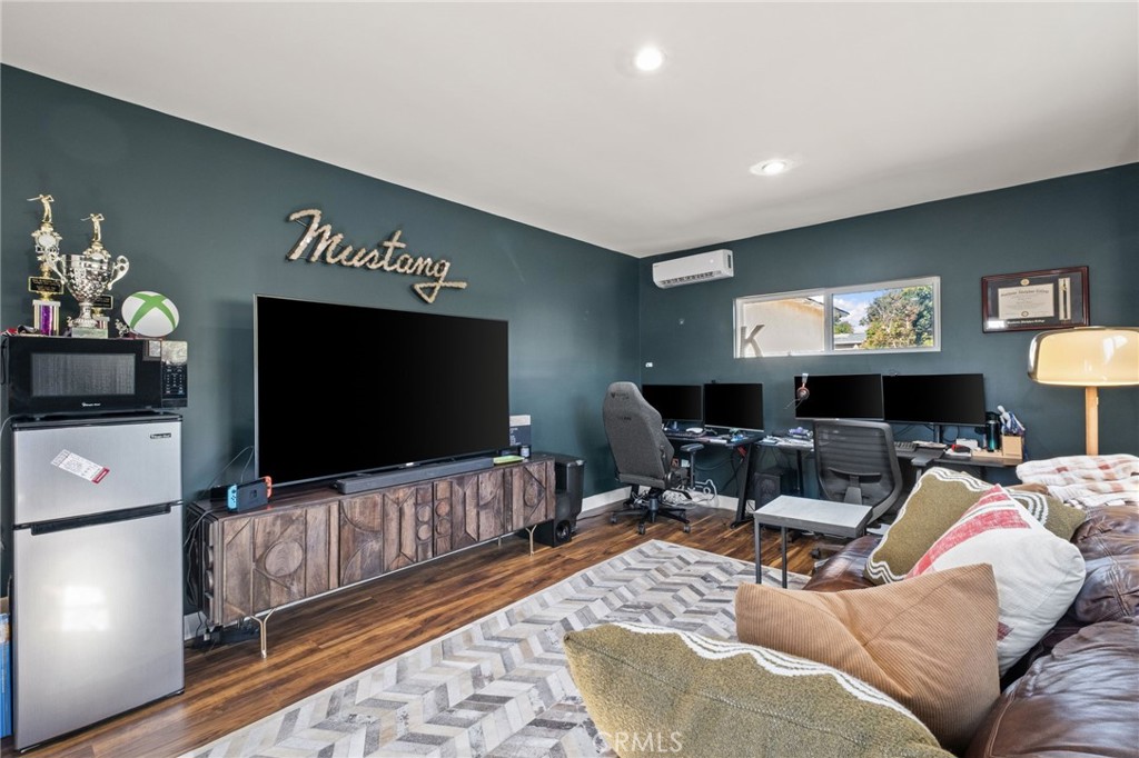 368 Vine Property Photo 10
