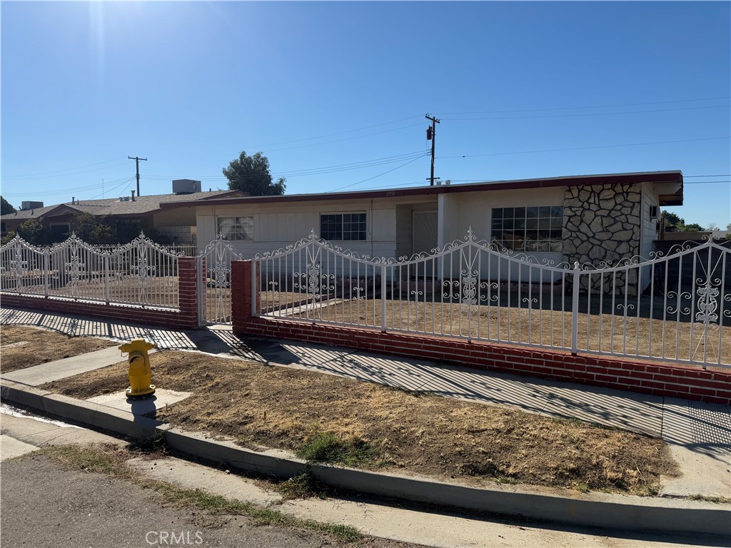 2090 Orange Street Property Photo 1