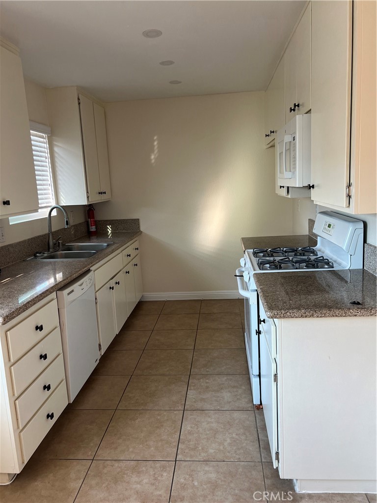 16541 Pro Circle B Property Photo 3