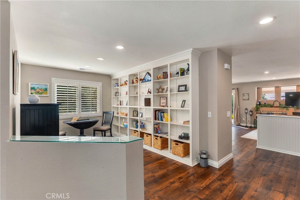 27605 Edgemont Drive Property Photo 4