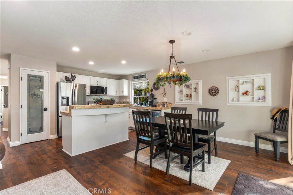 27605 Edgemont Drive Property Photo 13