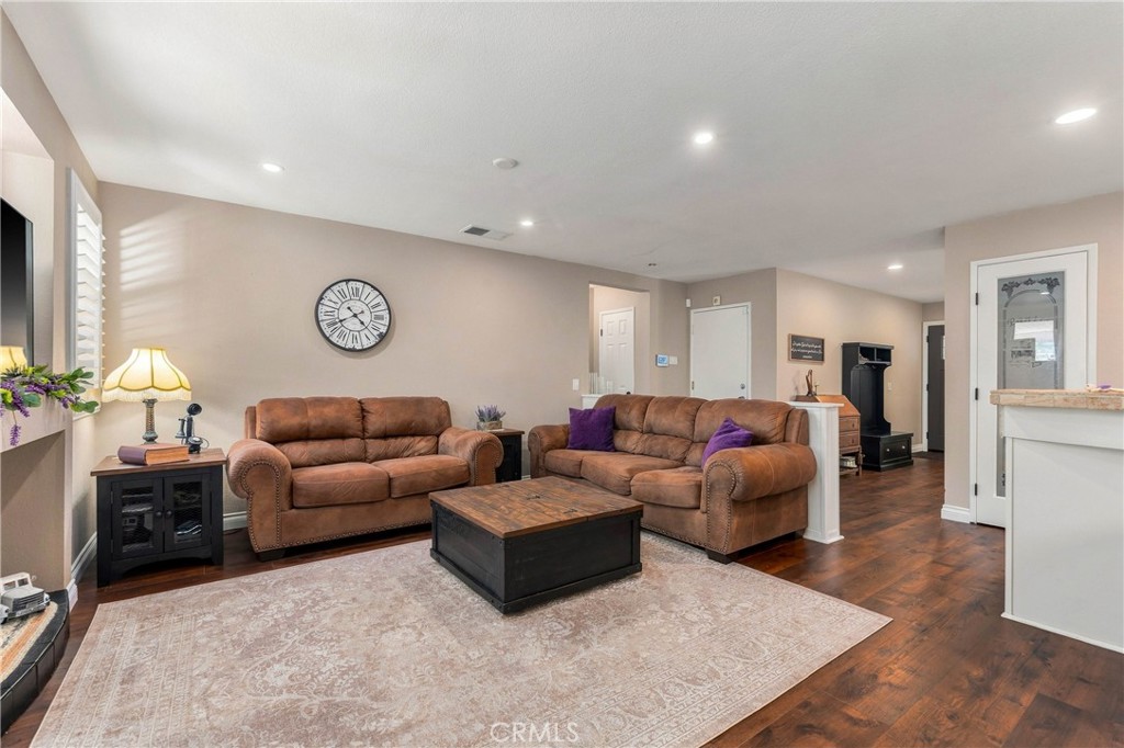 27605 Edgemont Drive Property Photo 16