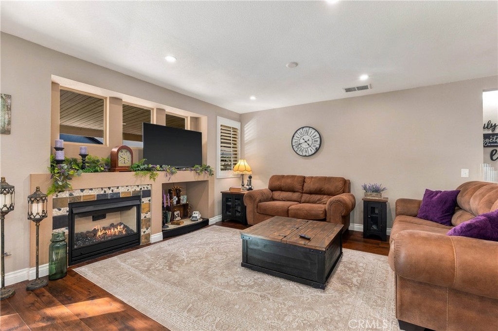 27605 Edgemont Drive Property Photo 17