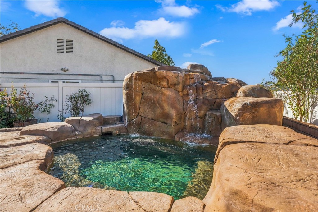 27605 Edgemont Drive Property Photo 27