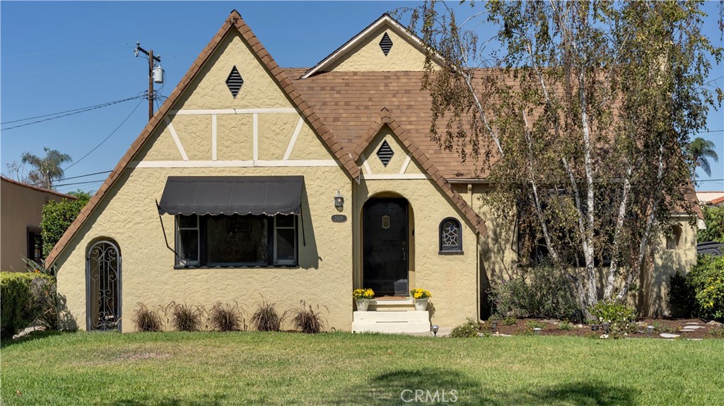 2429 N Heliotrope Property Photo 1
