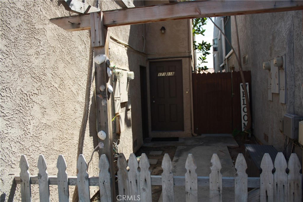 17101 4th A & B Property Photo 4