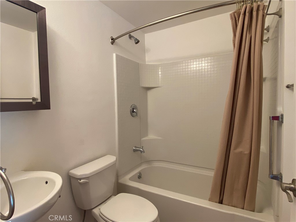 1362 Bexley Lane B Property Photo 14