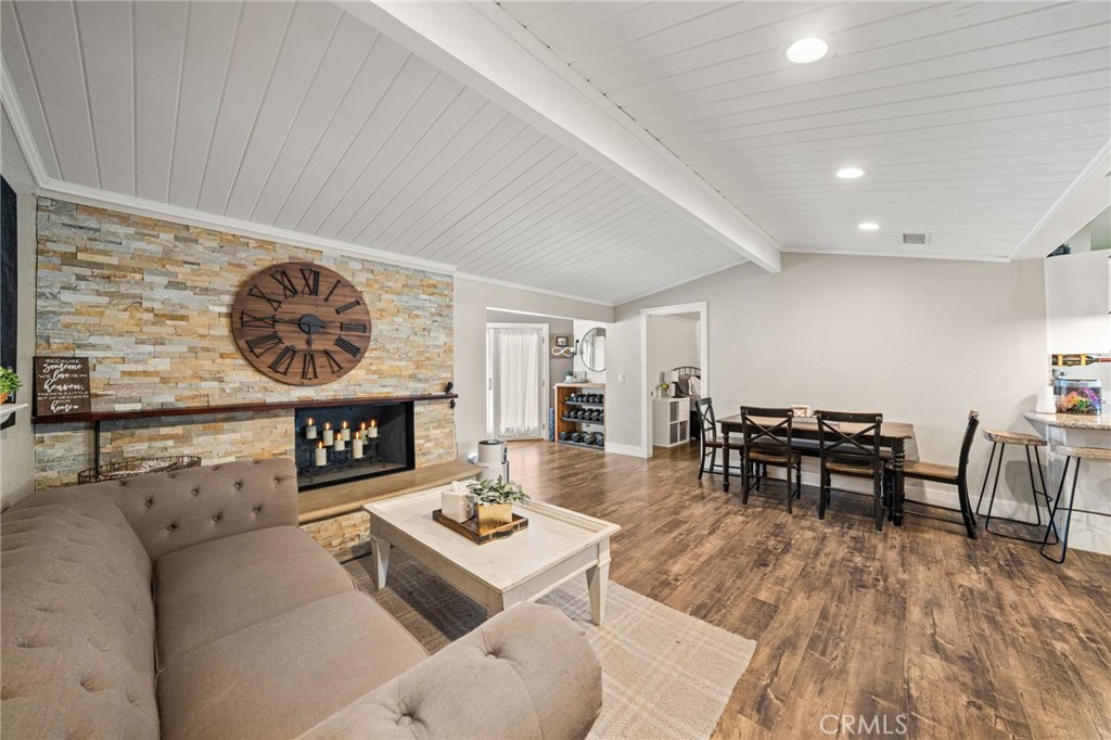 13718 Norbeck Property Photo 7