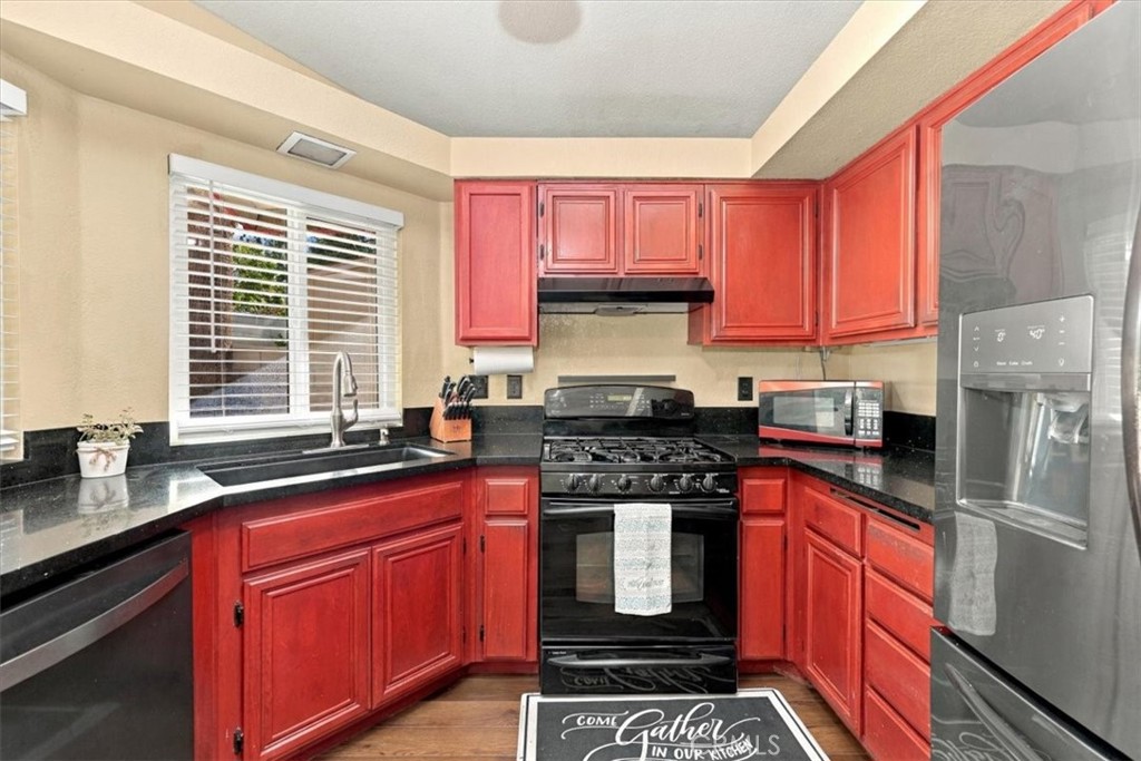 14244 Hillcrest Property Photo 8