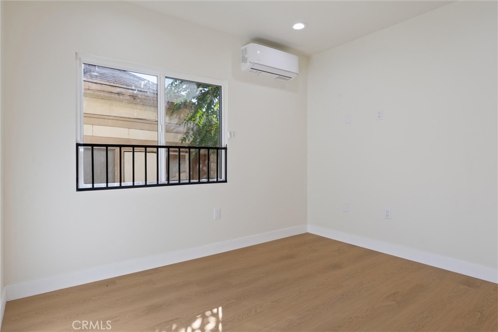 341 Douglas St Property Photo 11