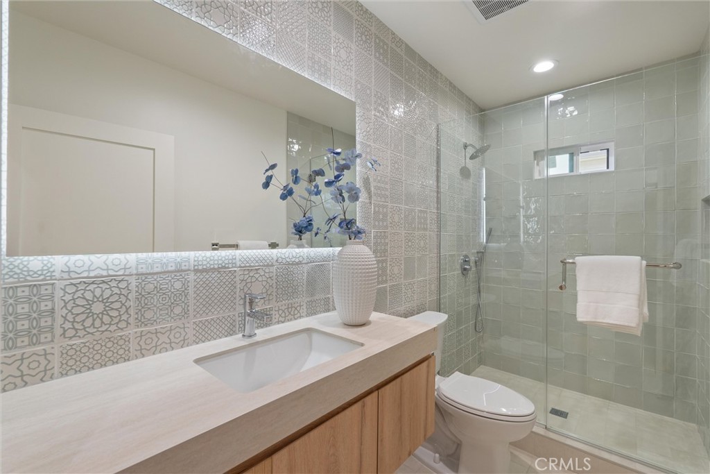 341 Douglas St Property Photo 20