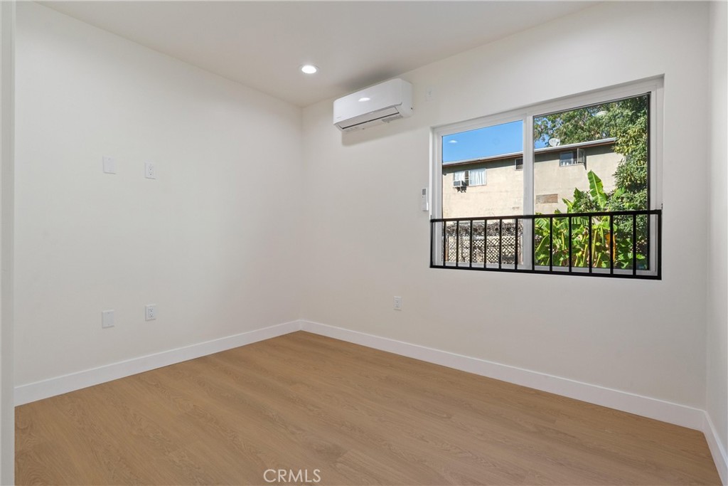 341 Douglas St Property Photo 23