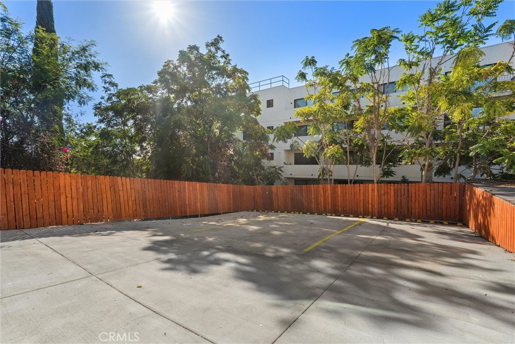 341 Douglas St Property Photo 30