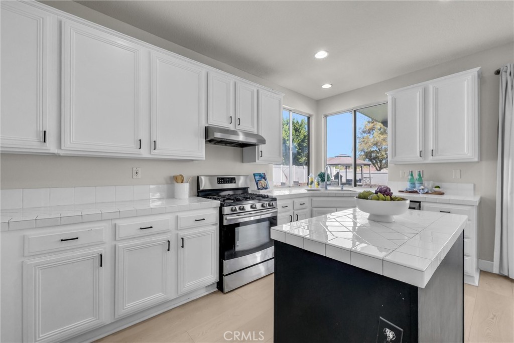 871 La Docena Property Photo 10