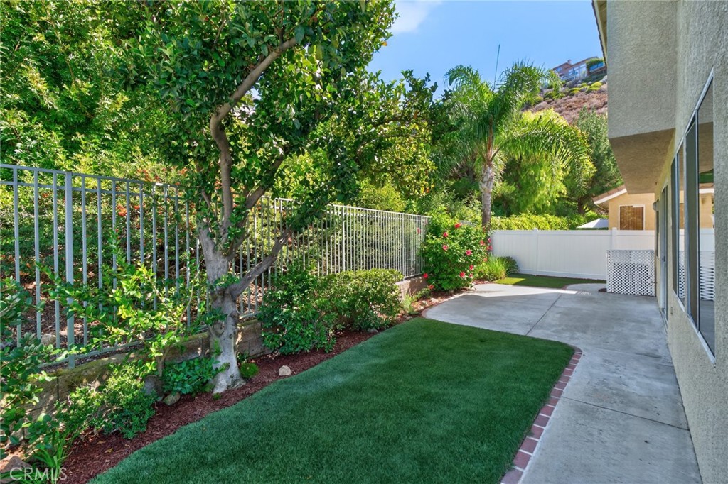 6031 E Hummingbird Court Property Photo 3
