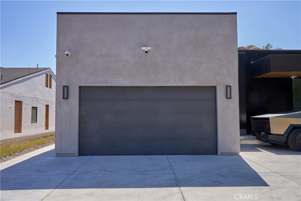 1119 Crestview Drive B Property Photo 1