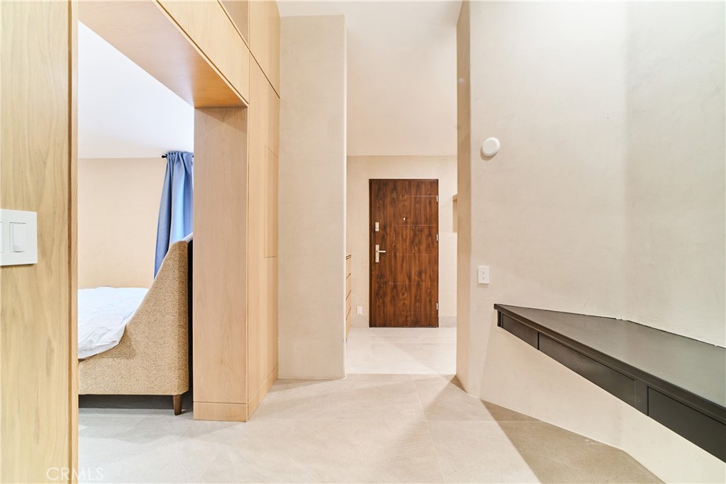 1119 Crestview Drive B Property Photo 5