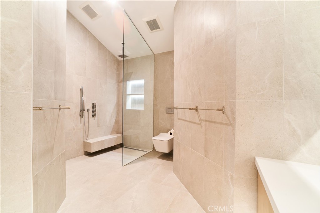 1119 Crestview Drive B Property Photo 8