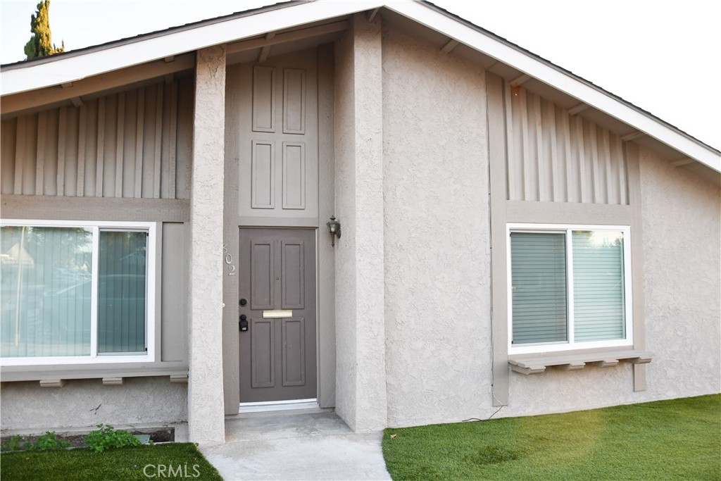 802 E La Veta Property Photo 1