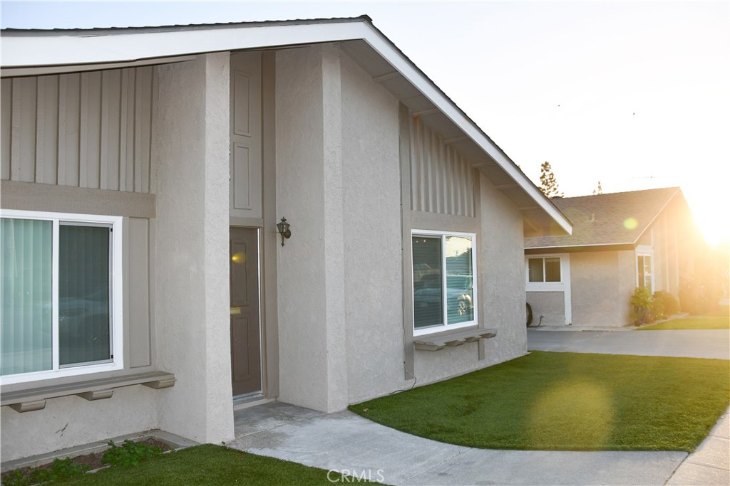 802 E La Veta Property Photo 2